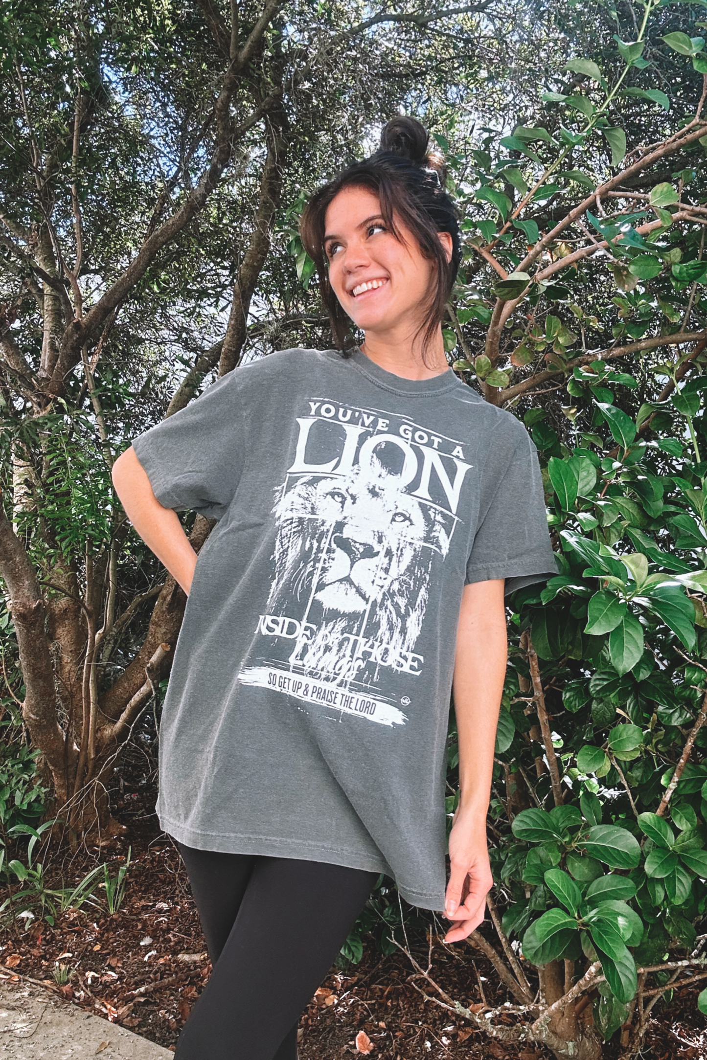 Lion Praise Graphic Tee