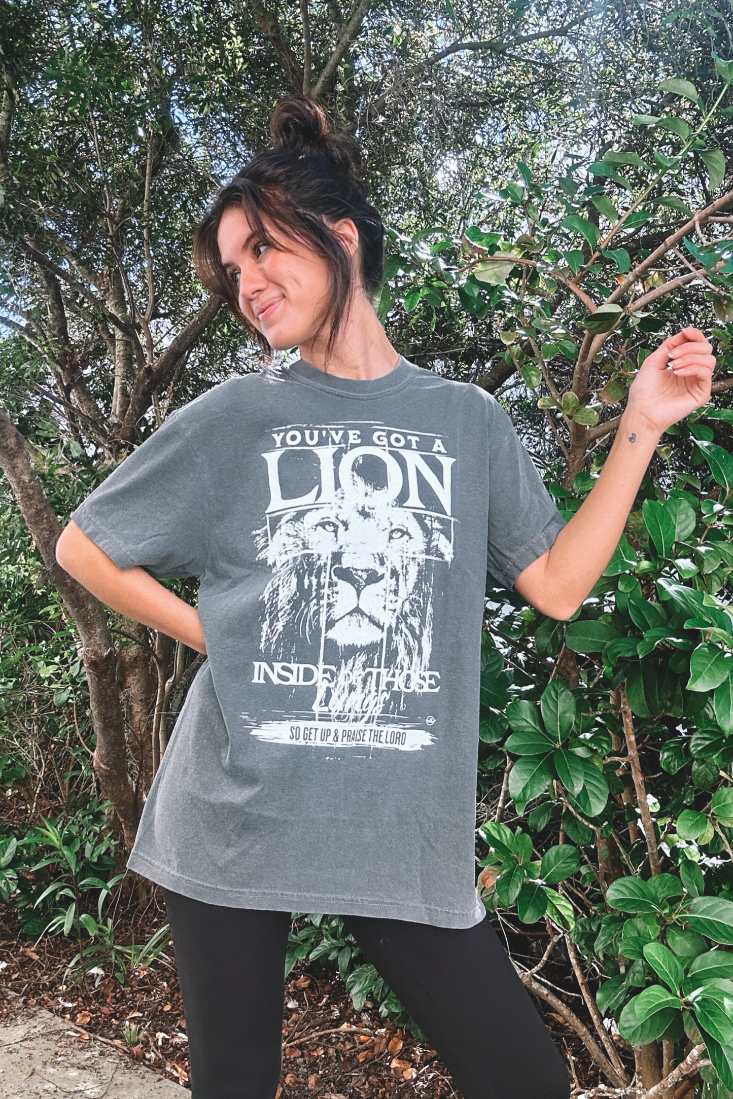 Lion Praise Graphic Tee