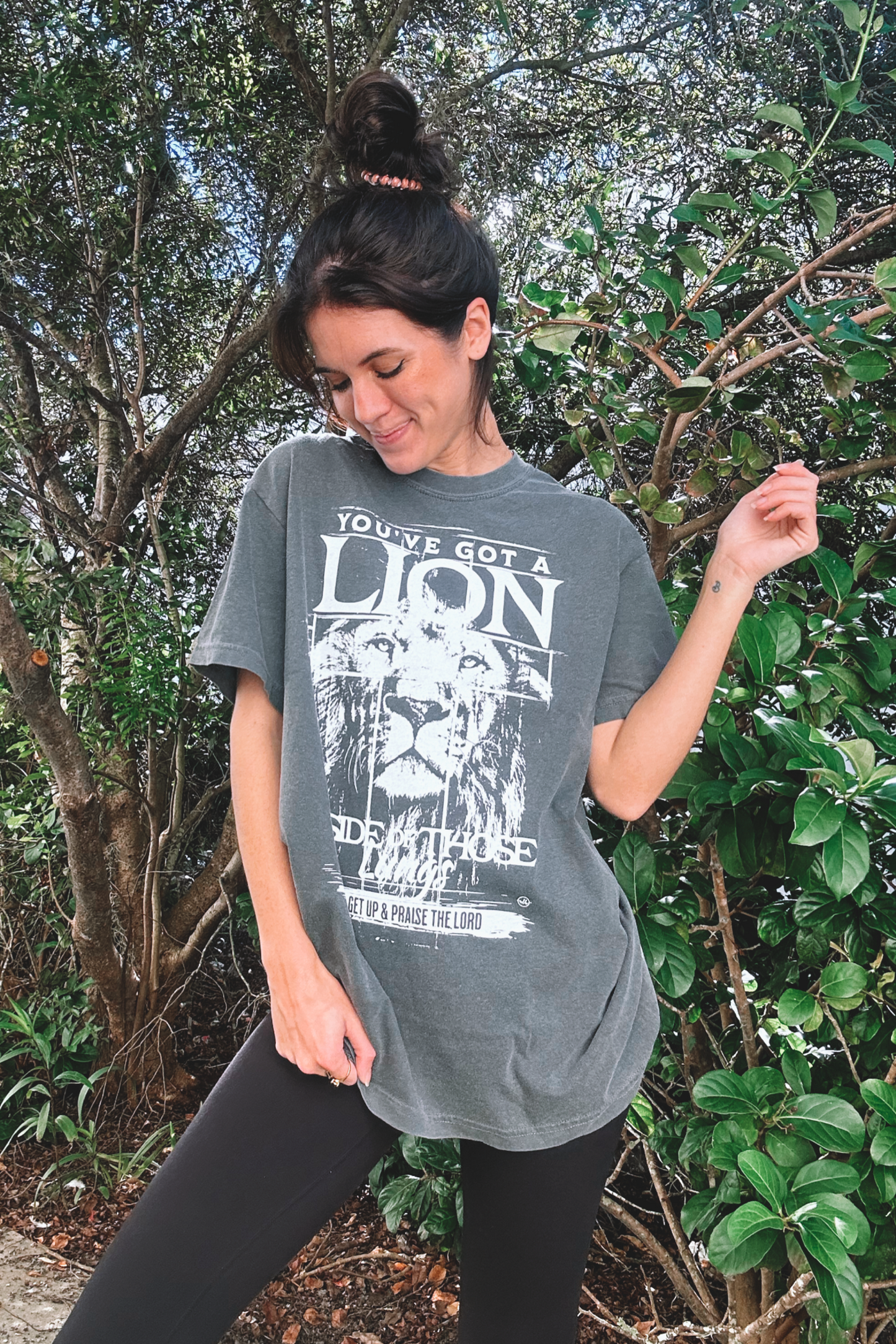 Lion Praise Graphic Tee