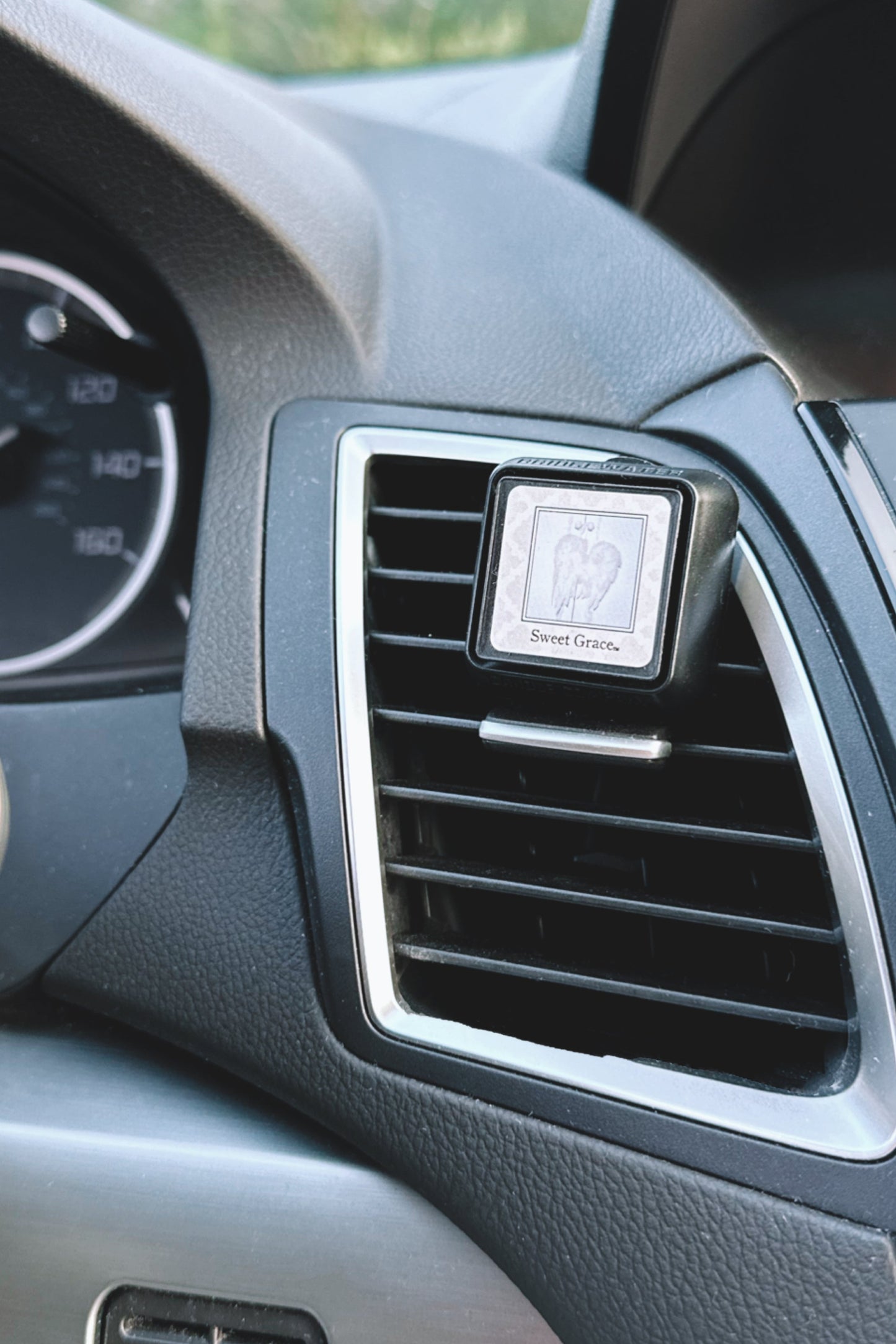 SG Auto Vent Clip