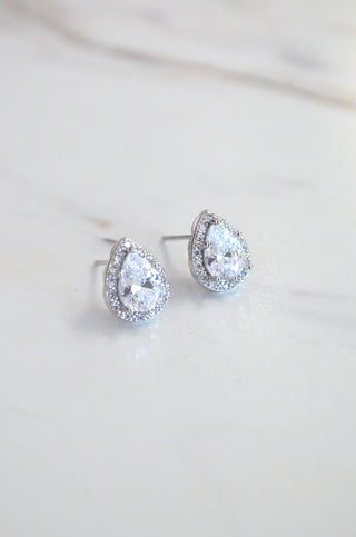 Chic Teardrop Studs - Boutique EllaPar