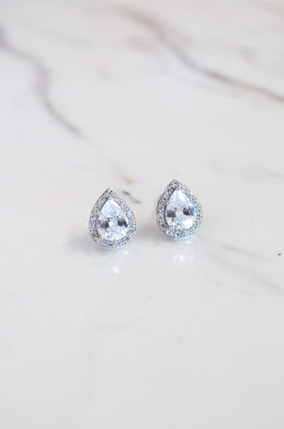 Chic Teardrop Studs - Boutique EllaPar
