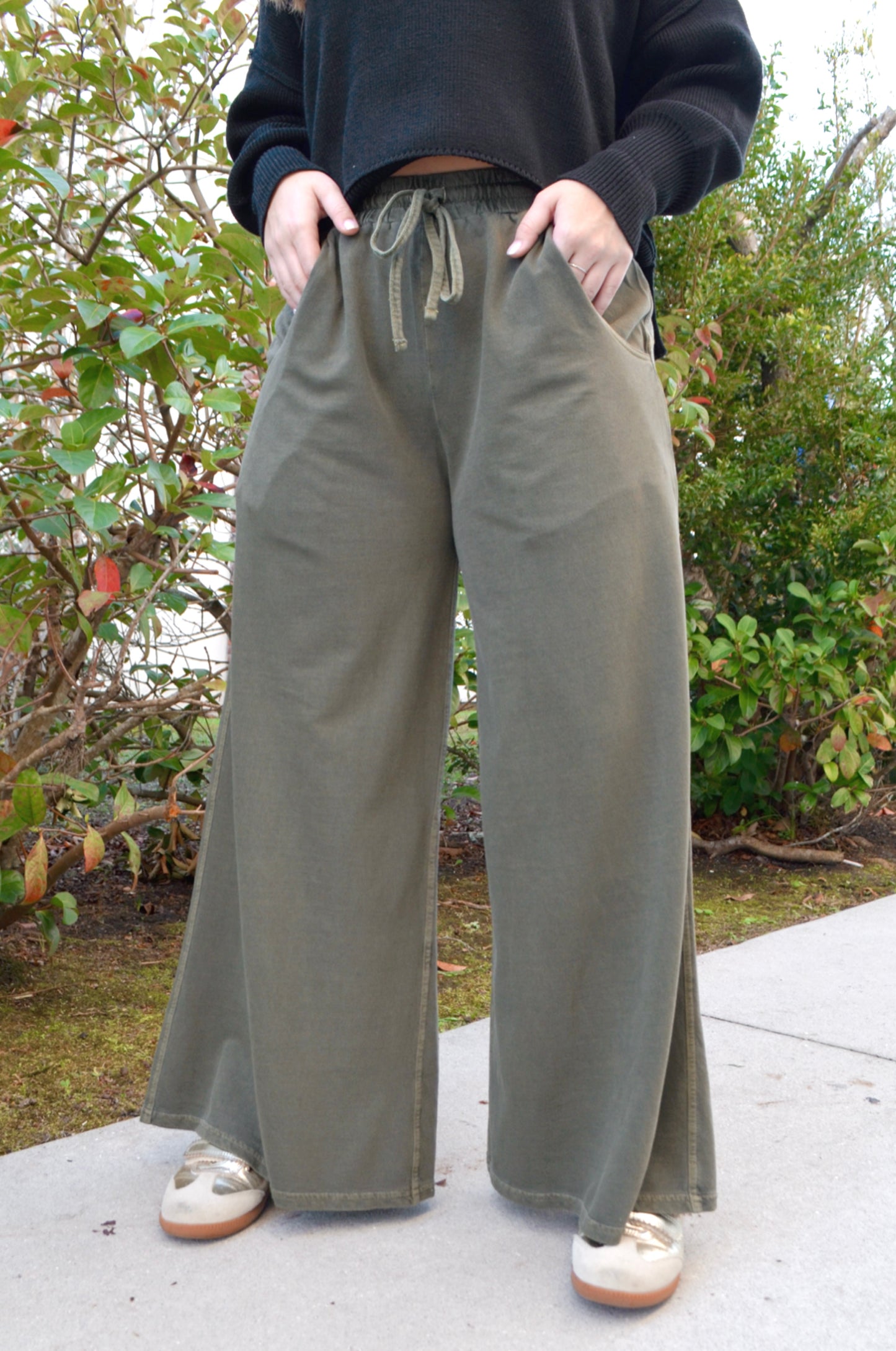 Wander Wide-Leg Sweatpants