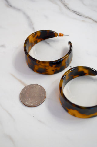Tasia Tortoise Hoops - Boutique EllaPar