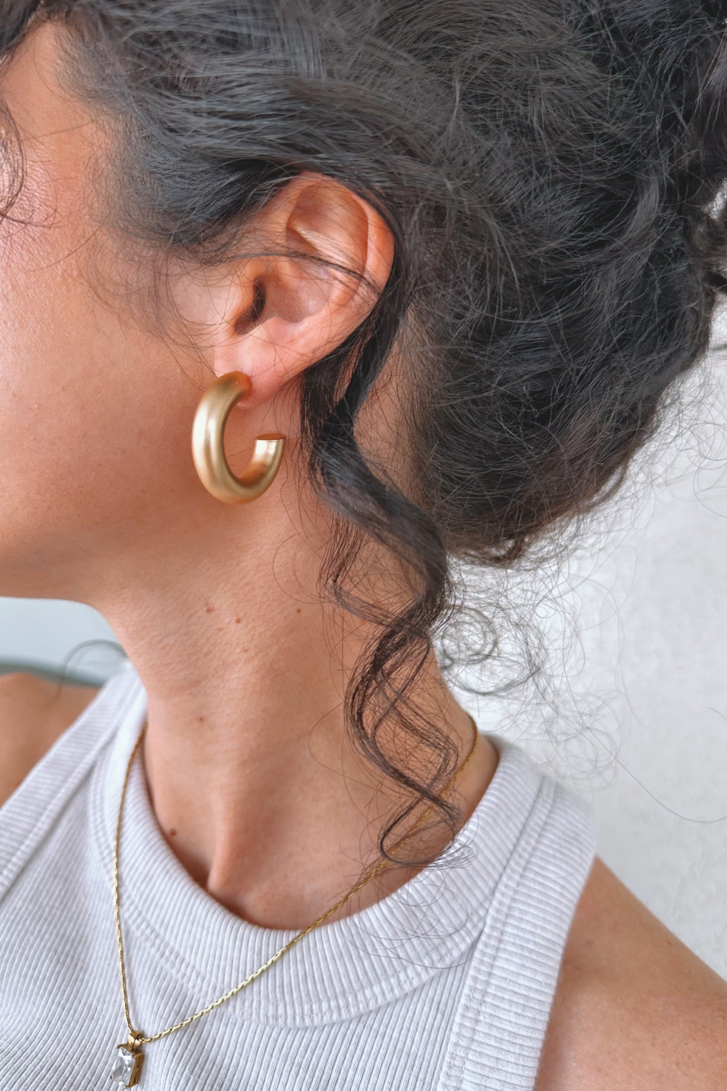 Halle Hoops