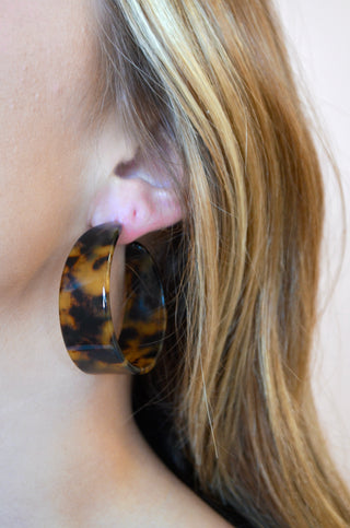 Tasia Tortoise Hoops - Boutique EllaPar